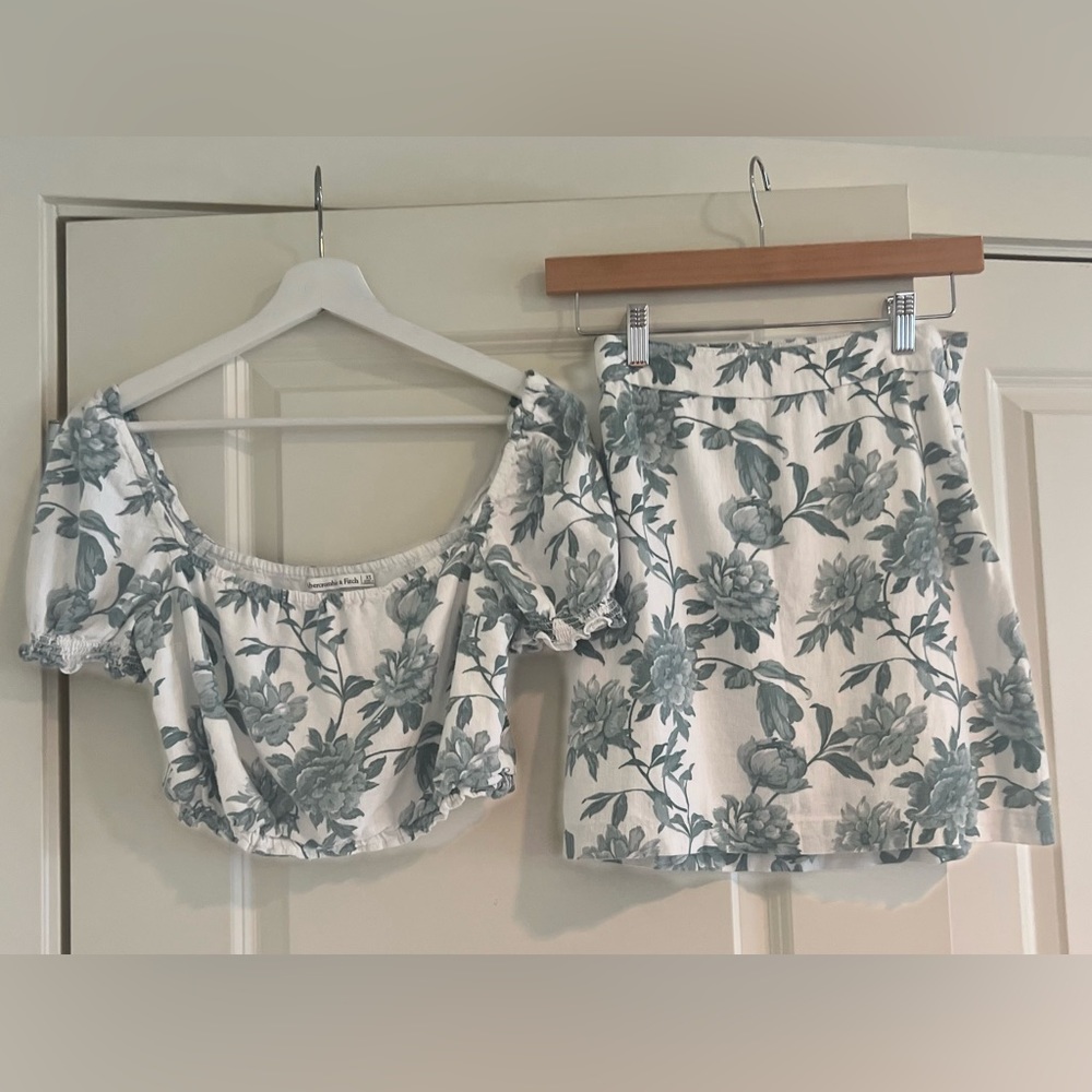 Abercrombie SET - shirt and skirt, size XS